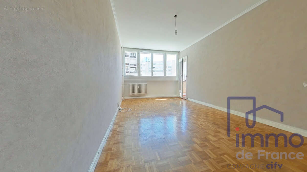 Appartement 55 m² à Saint-Etienne  - photo 7