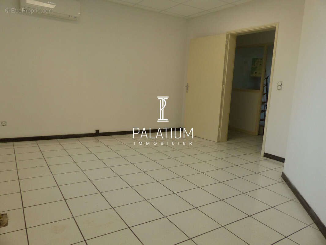 Commerce à CHATEAU-ARNOUX-SAINT-AUBAN