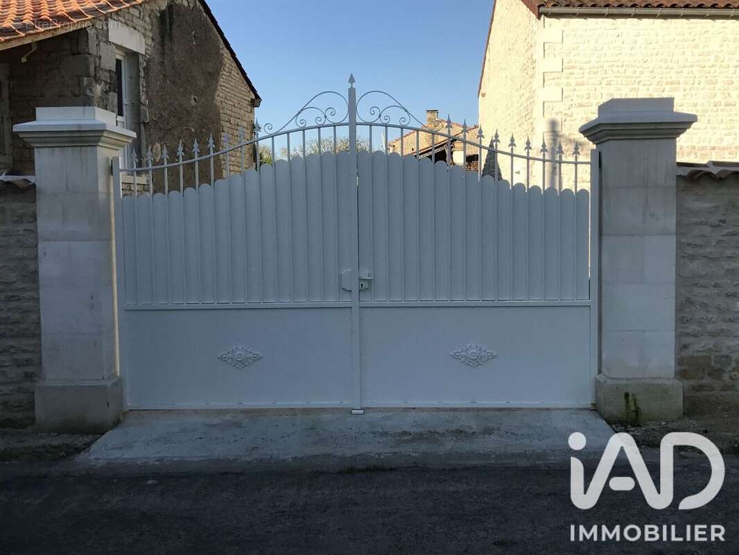 Maison 107 m² à Oradour  - photo 5