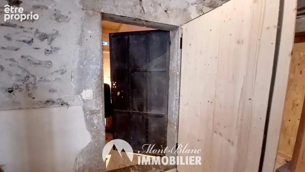Une maison de caractère pleine de charme et de possibilités - photo 16