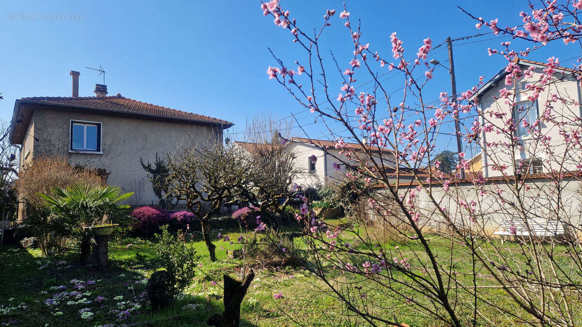 Maison à TASSIN-LA-DEMI-LUNE
