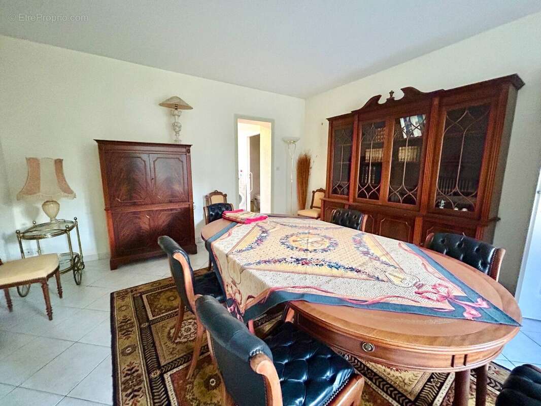 Maison 250 m² à Chanos-Curson  - photo 4