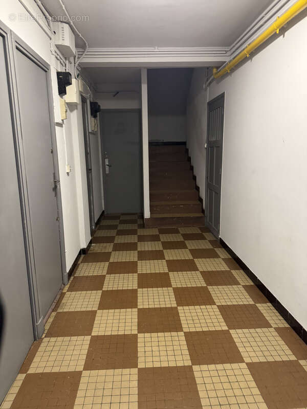 Chambre de bonne Rodocanachi Mermoz - photo 3