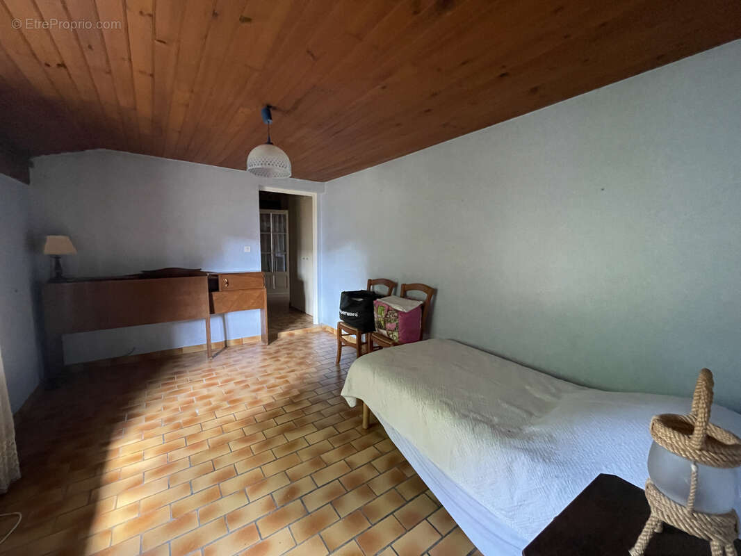 Maison de plain-pied avec terrain de 1 400 m2 et parcelle constructible - photo 6