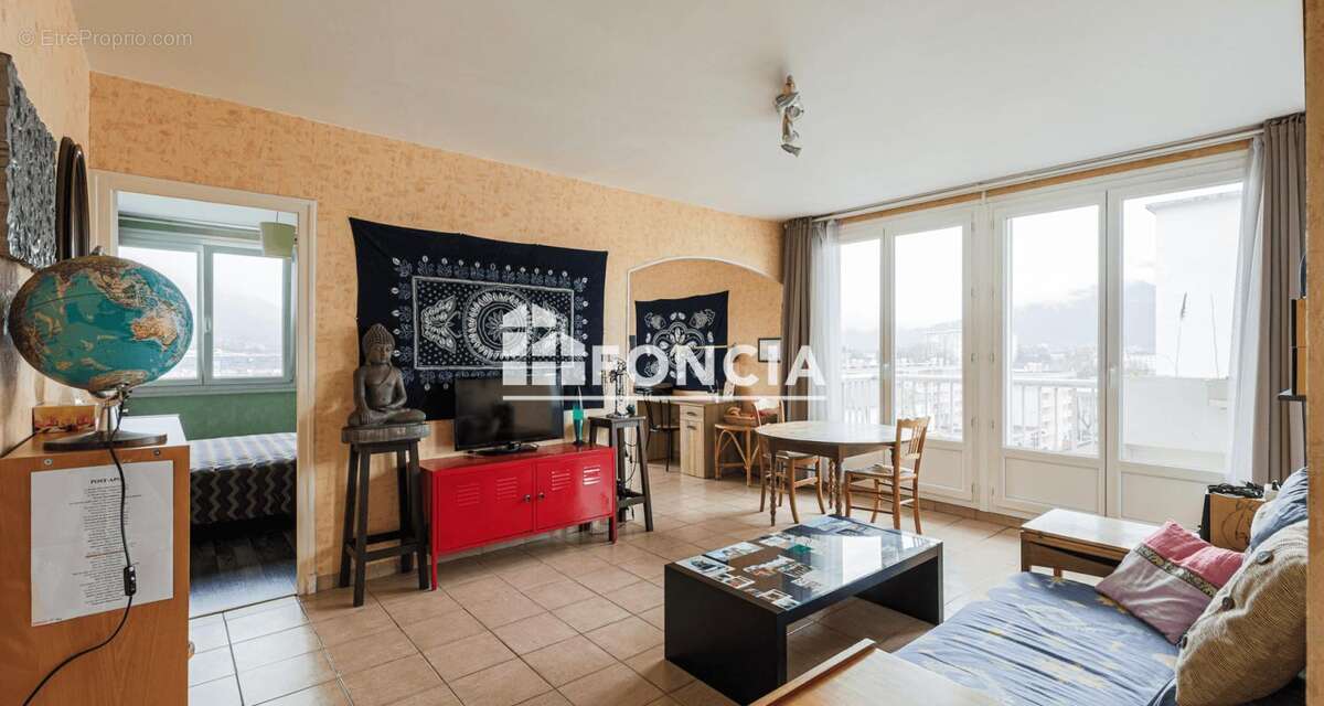 Appartement à SAINT-MARTIN-D'HERES