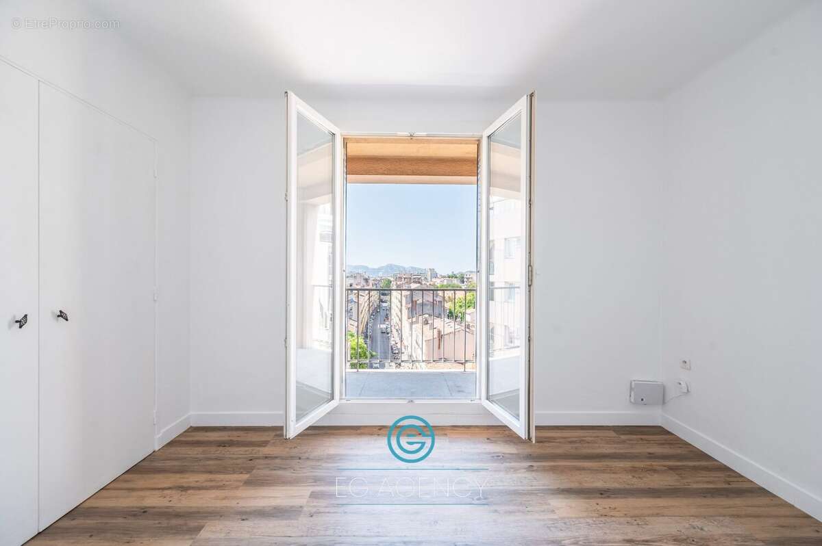 Appartement à MARSEILLE-4E