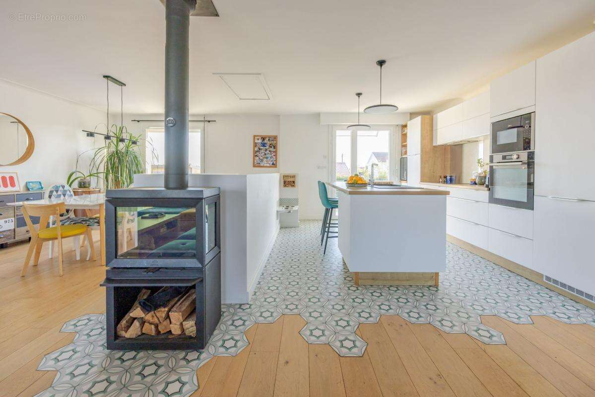 Maison à BOUGUENAIS