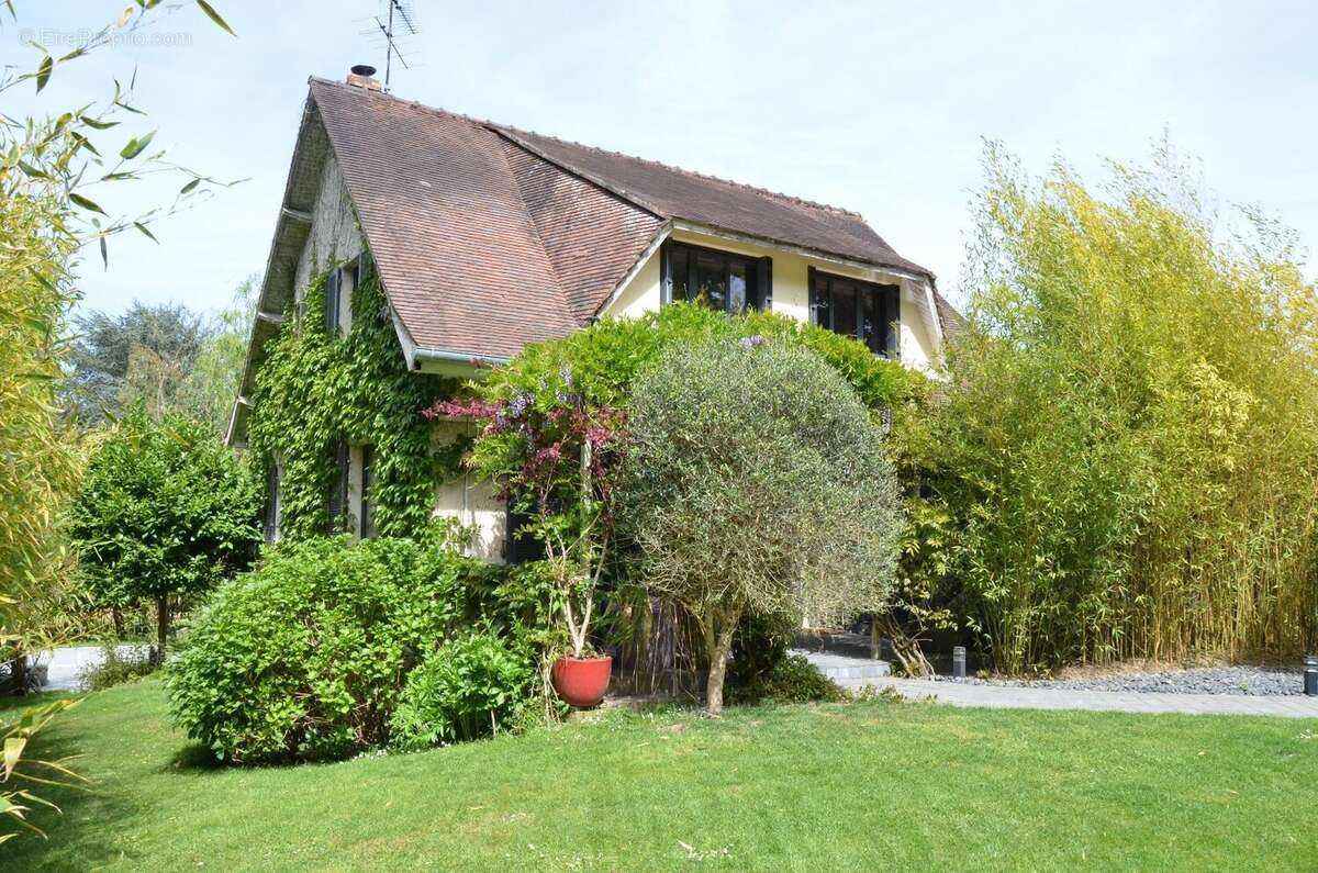 Maison à DAMPIERRE-EN-YVELINES