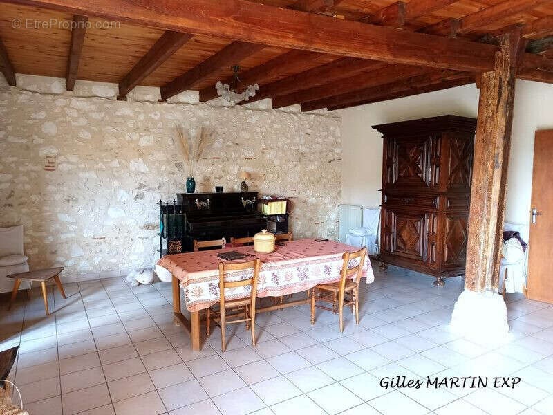 Maison 271 m² à Saint-Antoine-De-Breuilh  - photo 6