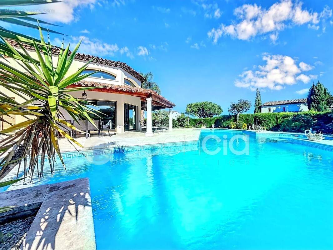 Maison à MANDELIEU-LA-NAPOULE