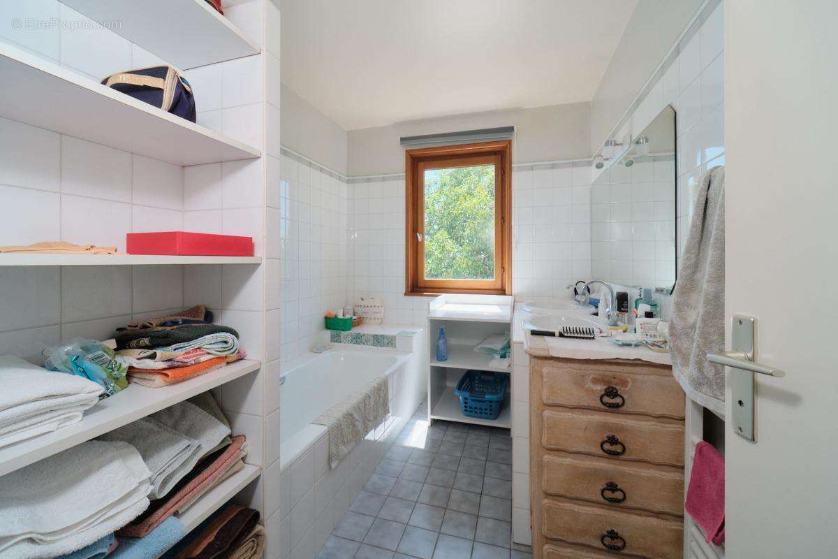 Maison à CHAVANOZ