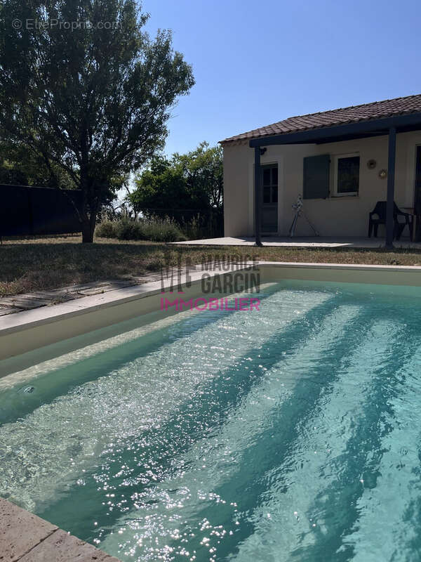 Maison à LA ROQUE-SUR-PERNES