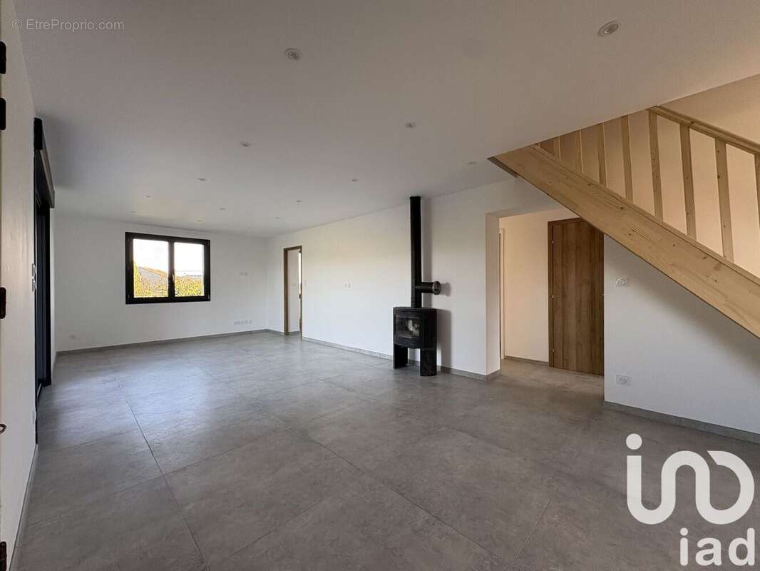 Maison 104 m² à Colombier-Le-Vieux  - photo 4