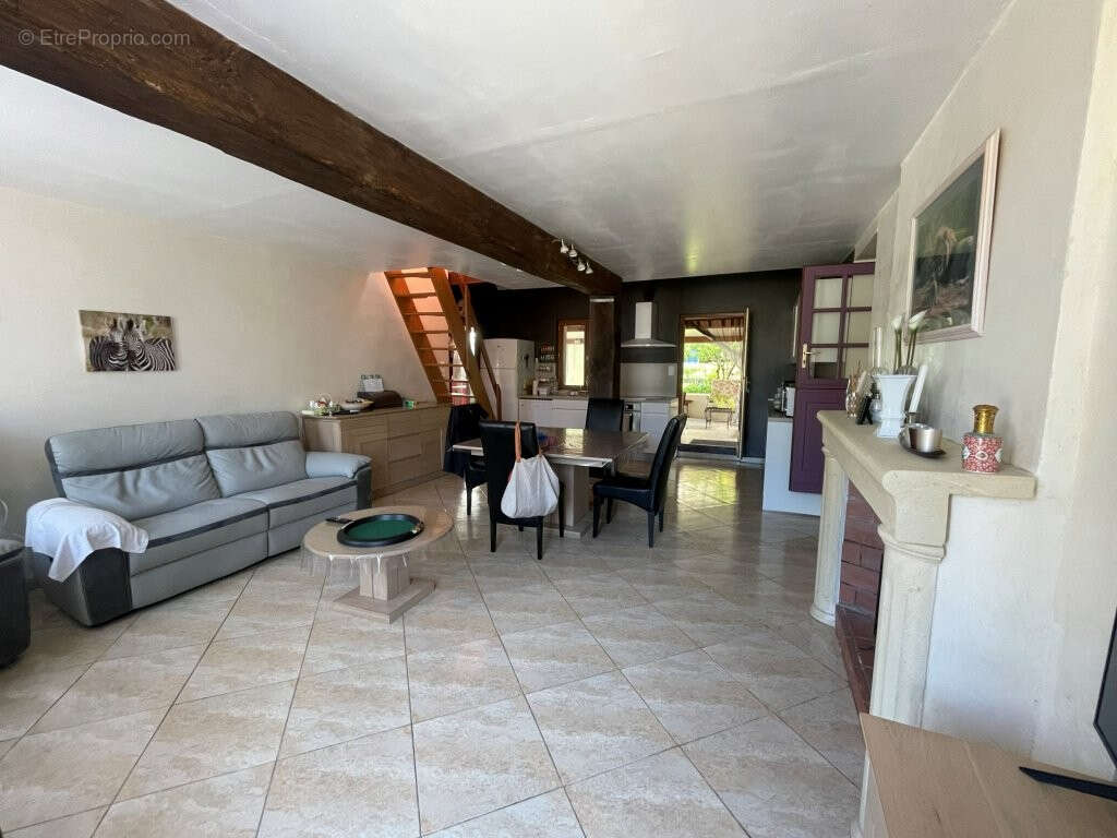 Maison à BEAUMONT-LES-AUTELS