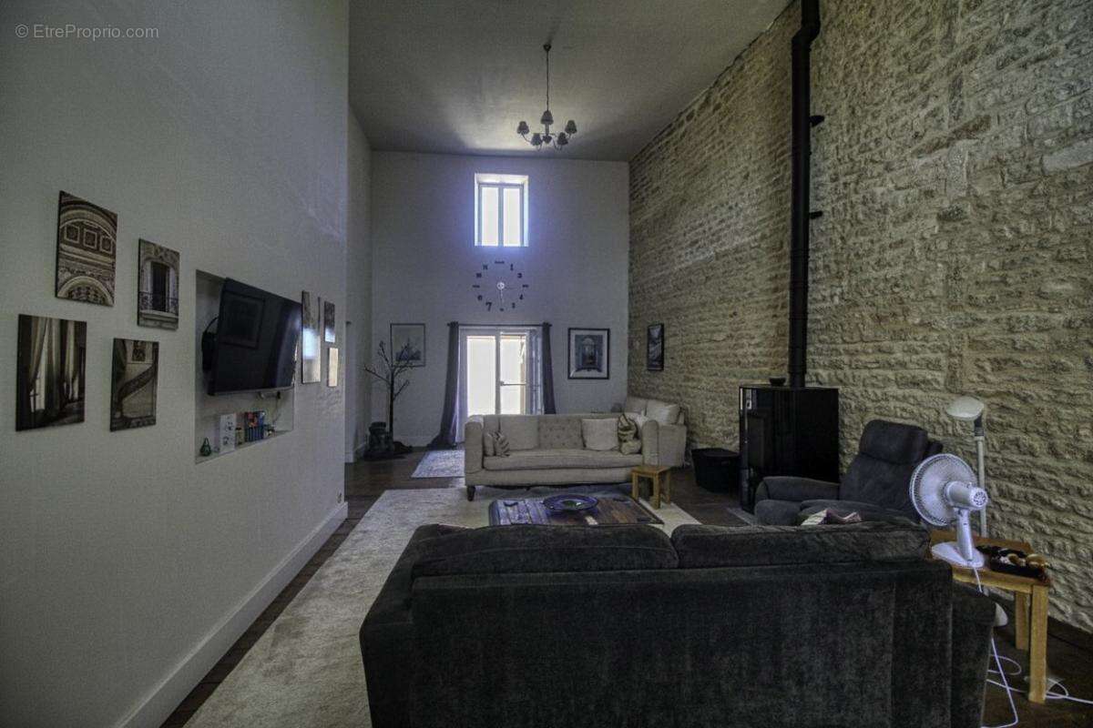 Maison à VILLENEUVE-LA-COMTESSE