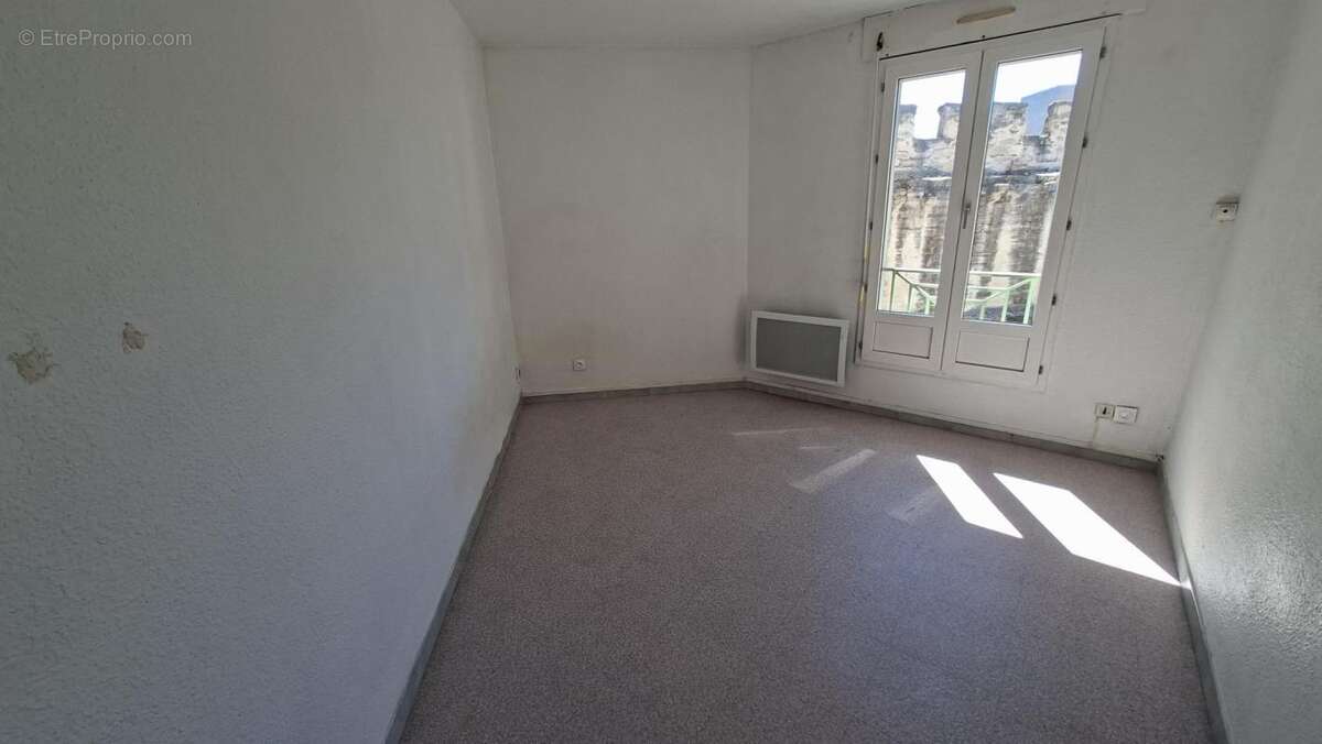 AVIGNON INTRA-MUROS – Appartement T3 lumineux de 73 m² avec vue sur les remparts - photo 8