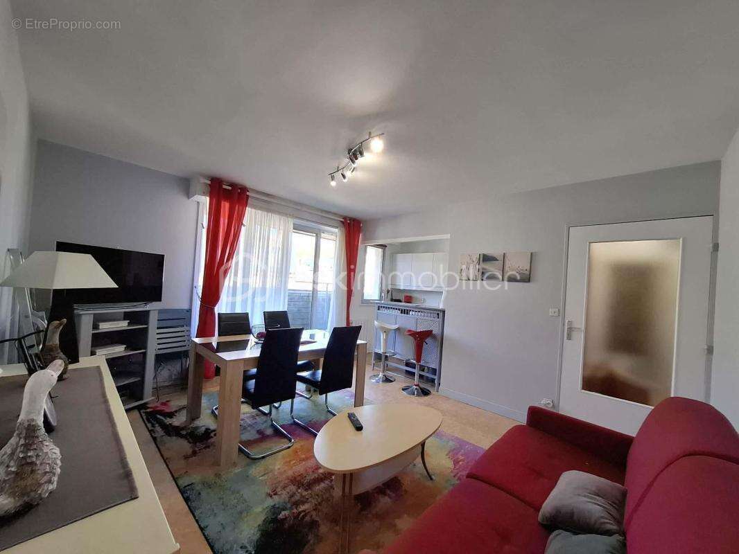 Appartement à MAGNY-LE-DESERT