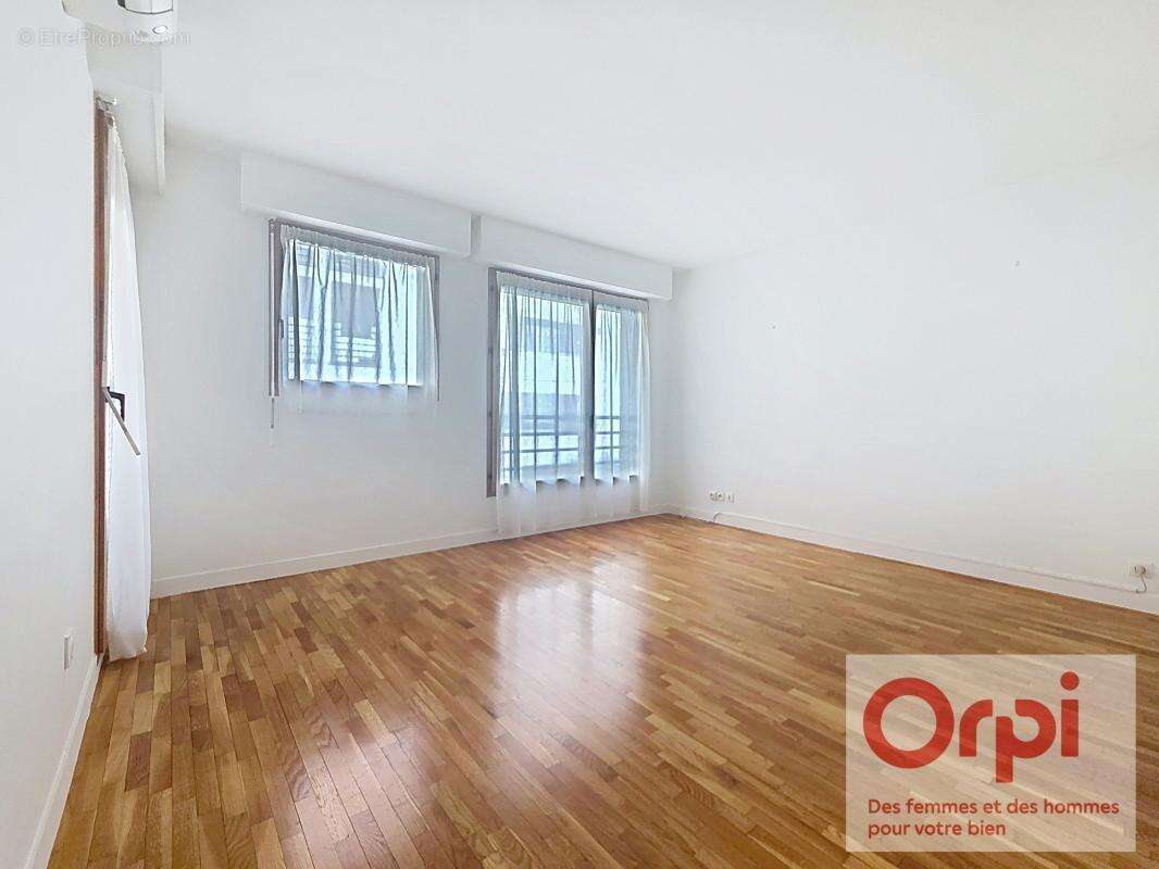 Appartement à ISSY-LES-MOULINEAUX