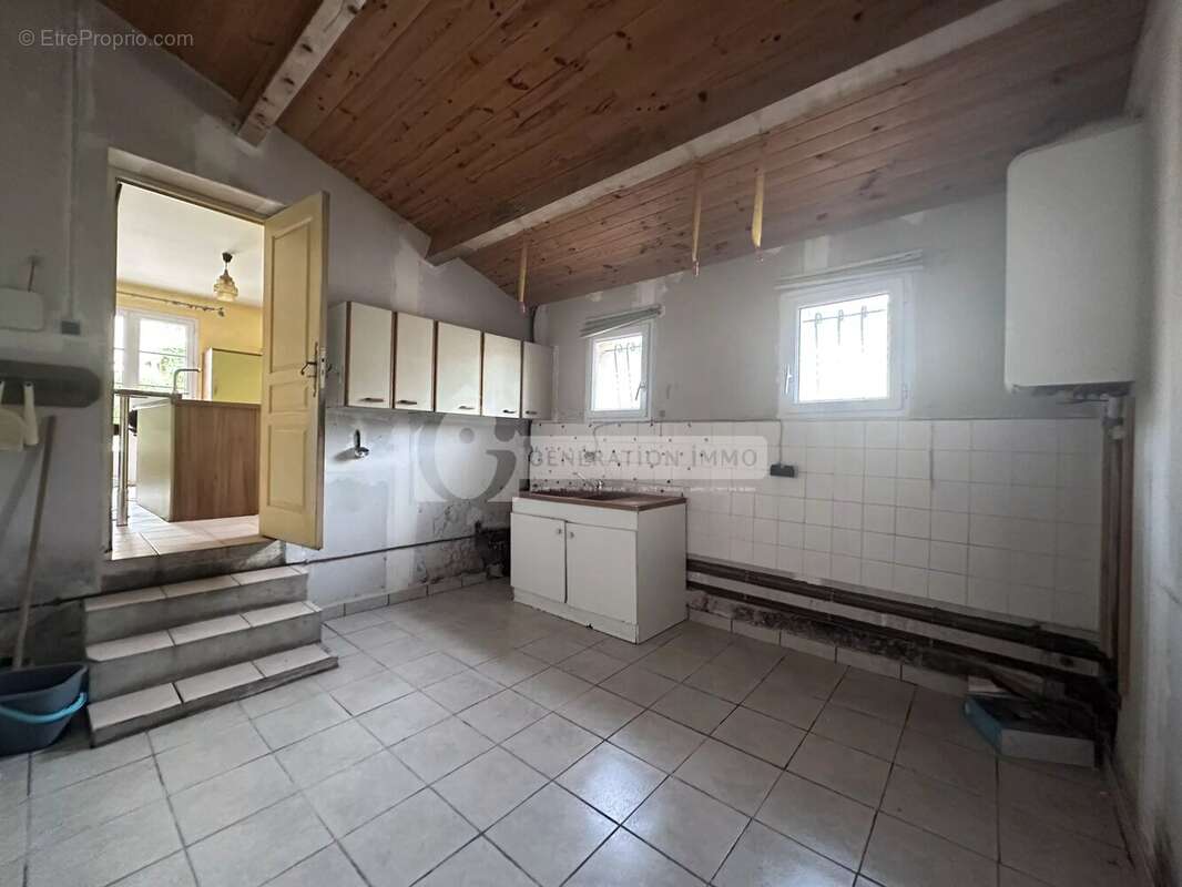Maison au centre du village de Fontvieille - photo 12