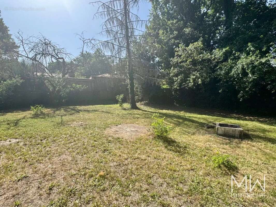 Maison à SAINT-JEAN-D'ILLAC