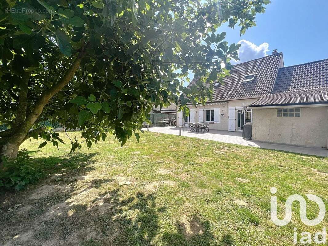 Photo 2 - Maison à LES CHAPELLES-BOURBON