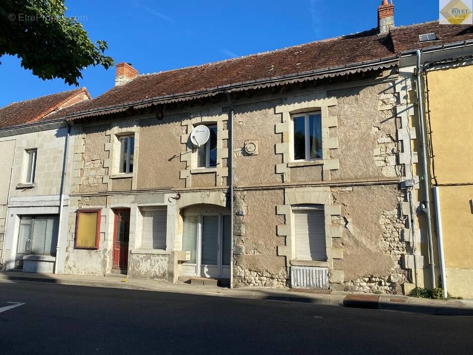 Maison à YZEURES-SUR-CREUSE
