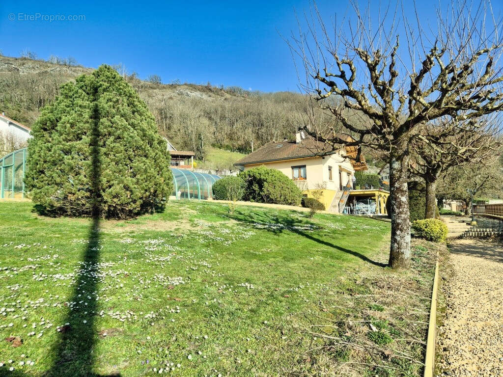 Maison à YENNE