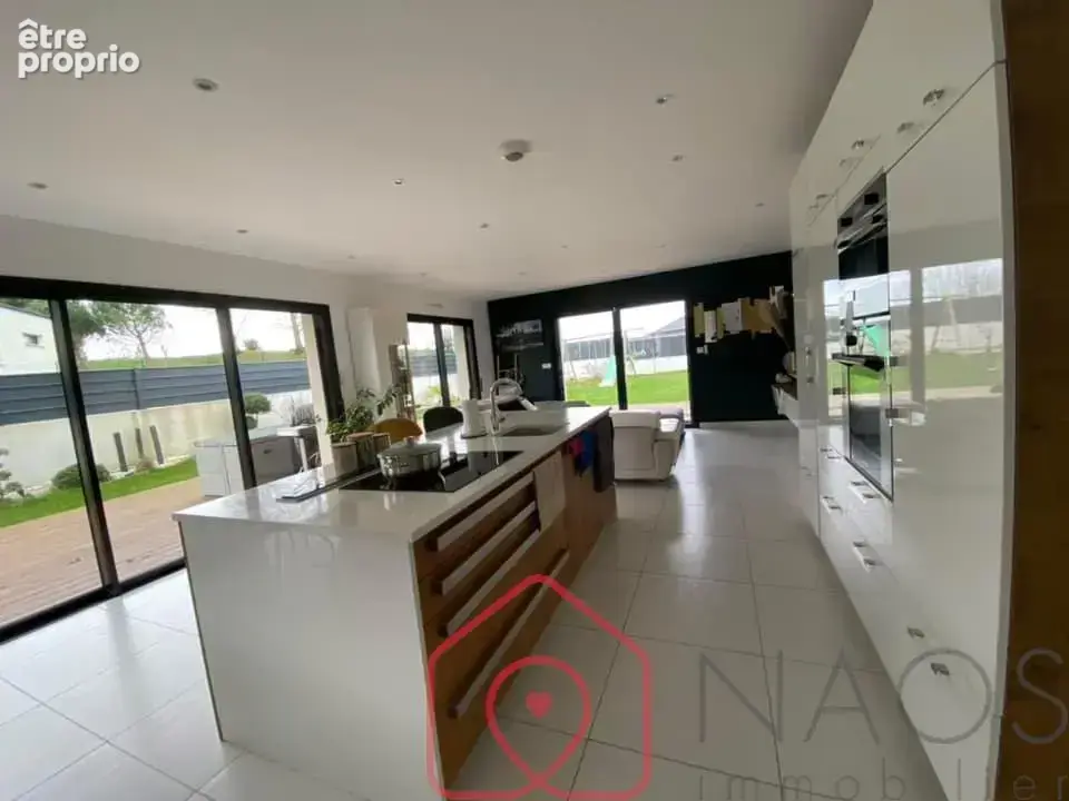 Jérôme Beuzet vous propose de découvrir cette belle villa contemporaine située à Pontivy dans un cadre privilégié - photo 5