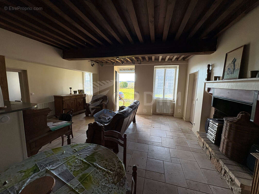 Maison à CHASTELLUX-SUR-CURE