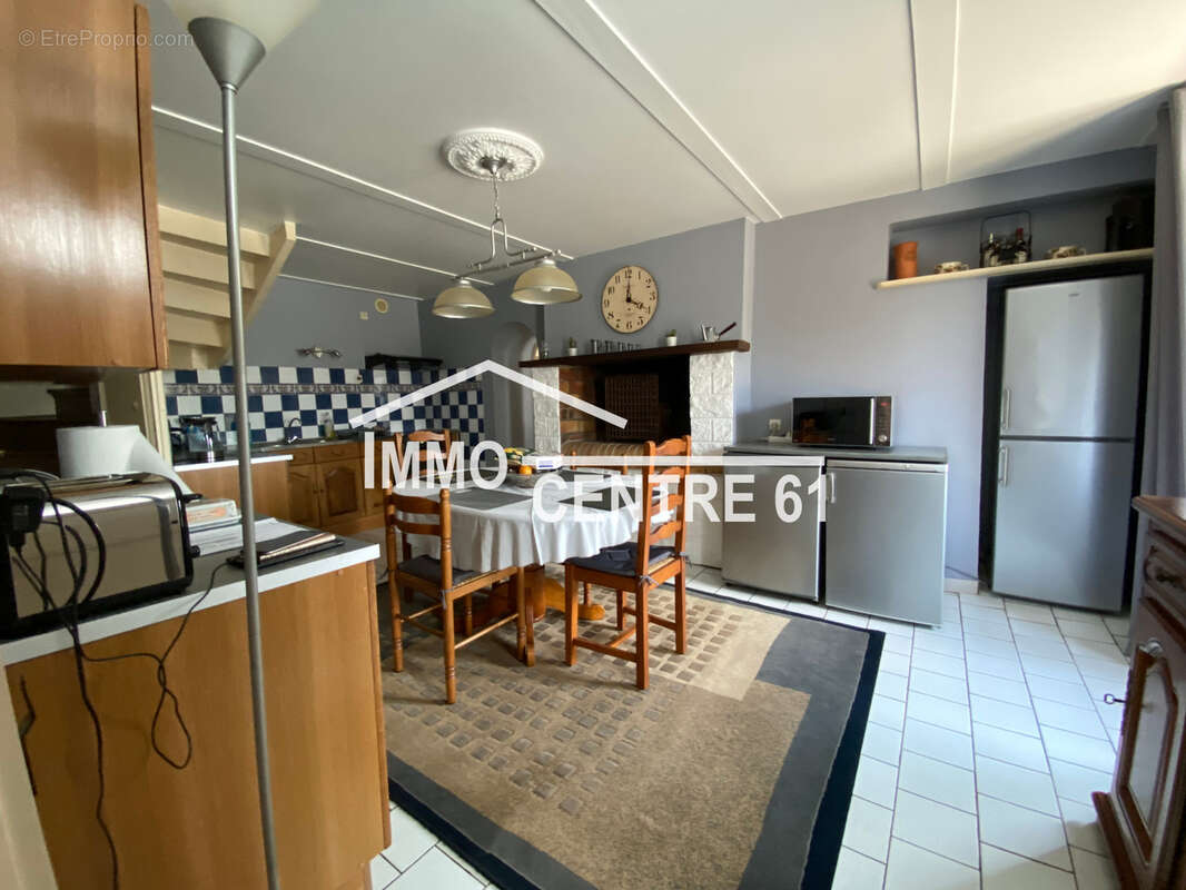 Maison à LASSAY-LES-CHATEAUX