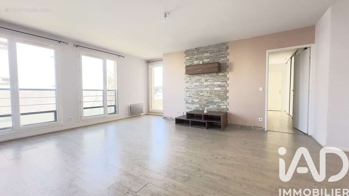 Appartement 71 m² à Trappes  - photo 2