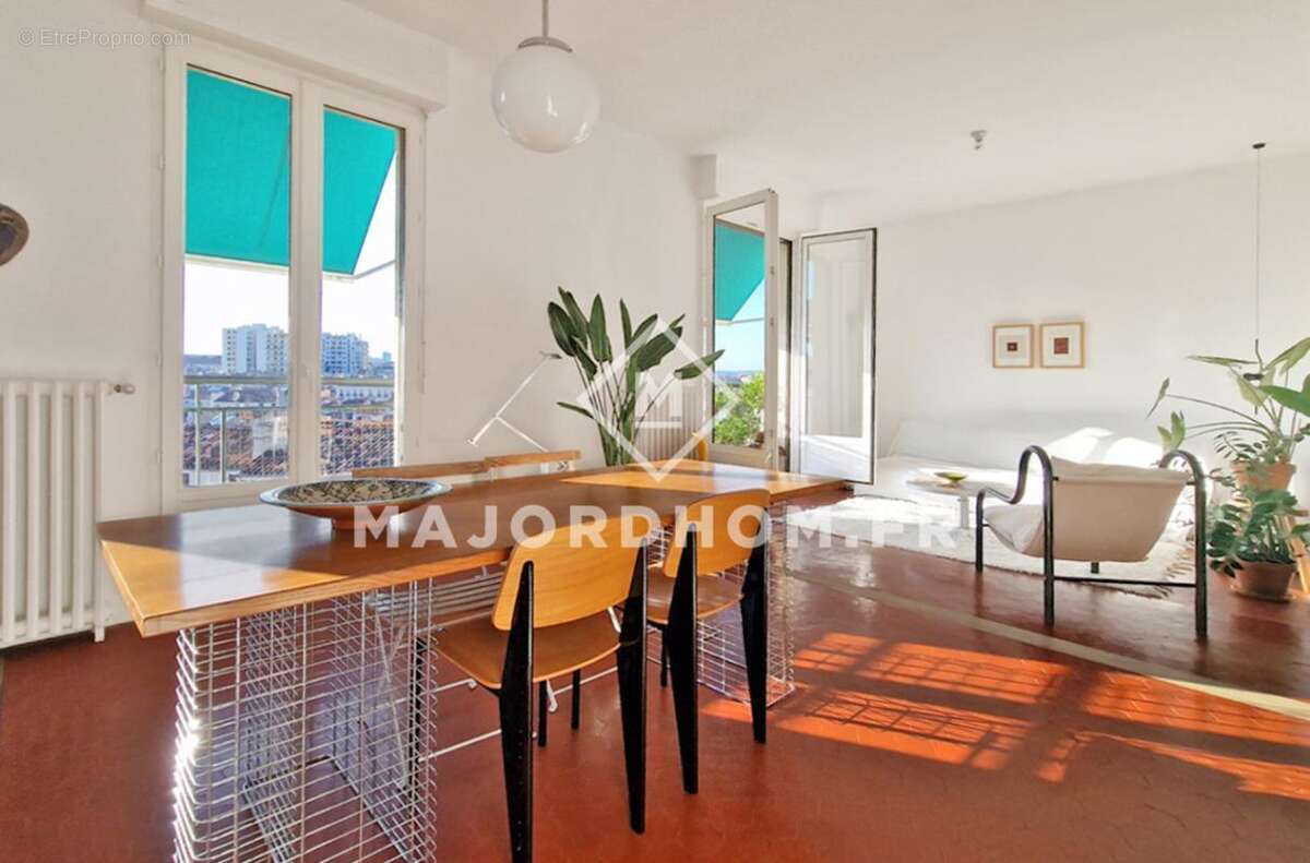 Appartement à MARSEILLE-5E