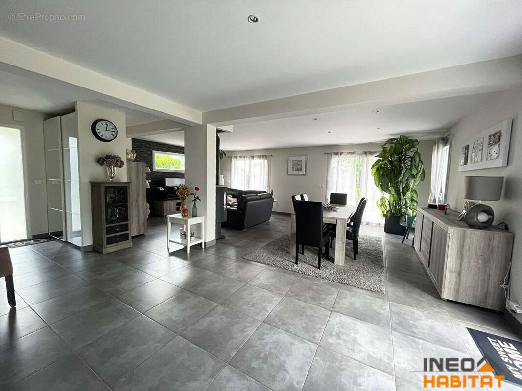Maison Contemporaine située à La Mézière - photo 3