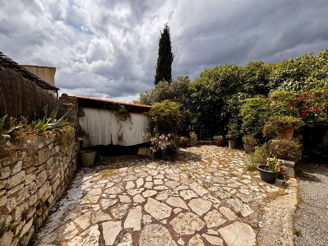 Maison à SAINT-JULIEN