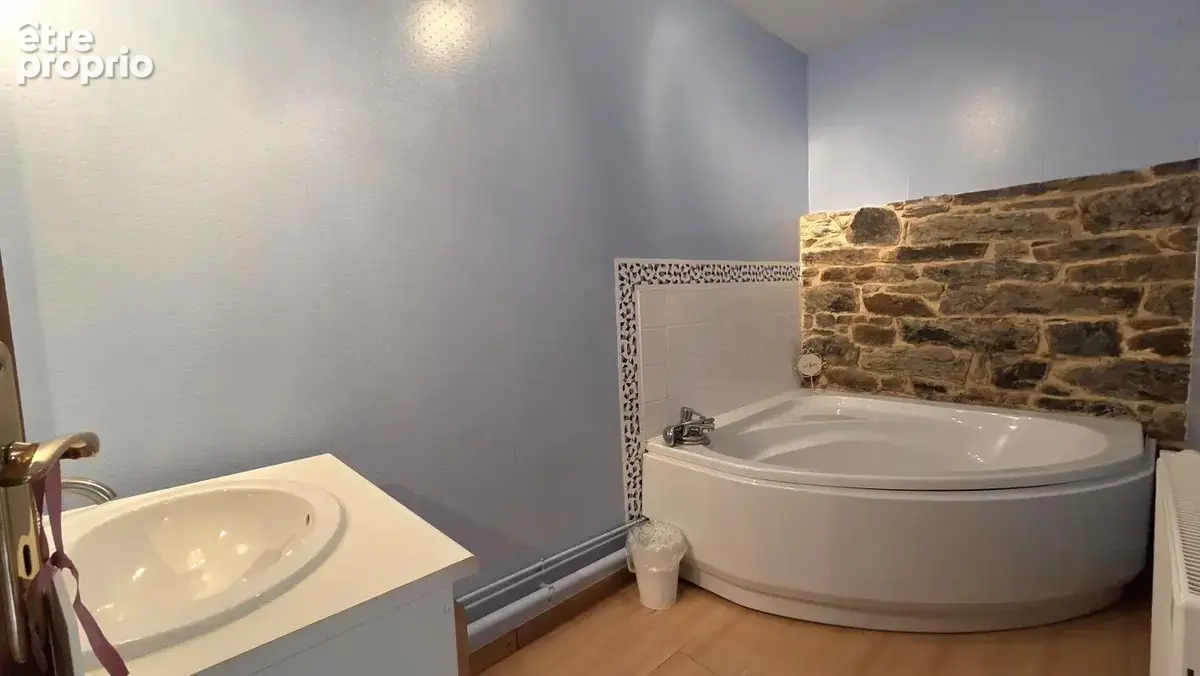 Grande propriété avec maison, hébergements et nombreuses possibilités d’exploitation, située à Mondrepuis - photo 19