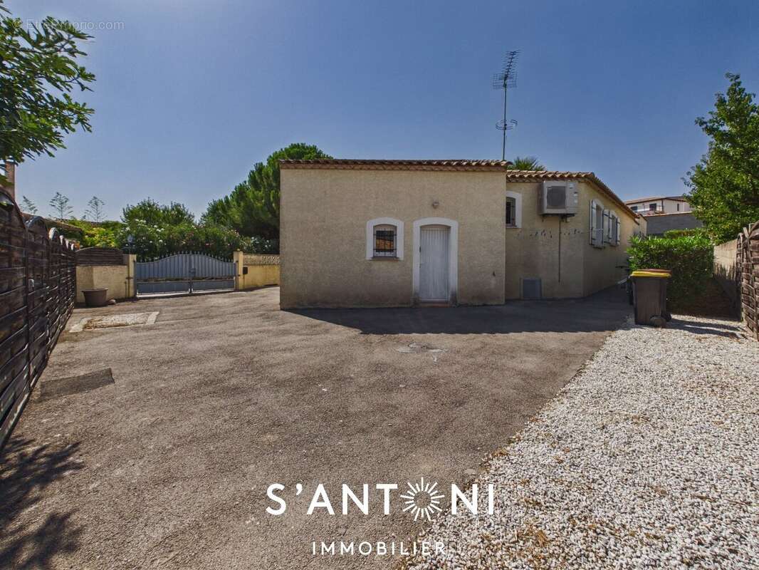 MÈZE  Maison T4 de plain-pied 4 faces avec piscine chauffée sur plus de 600 m² de terrain - photo 21