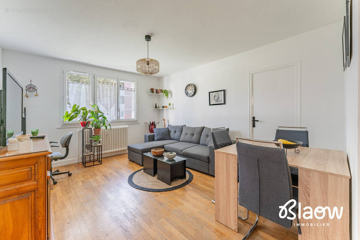 Appartement à MEYZIEU