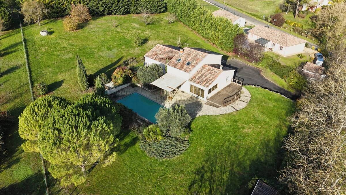 Maison à SAINT-BARTHELEMY-D'AGENAIS