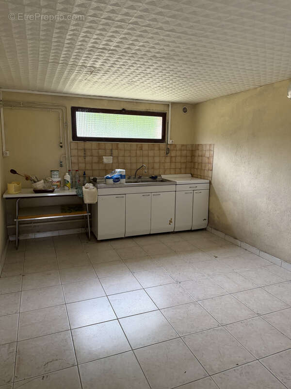 Coup de cœur assuré : Maison de qualité avec fort potentiel sur magnifique terrain de 5800 m2. - photo 16