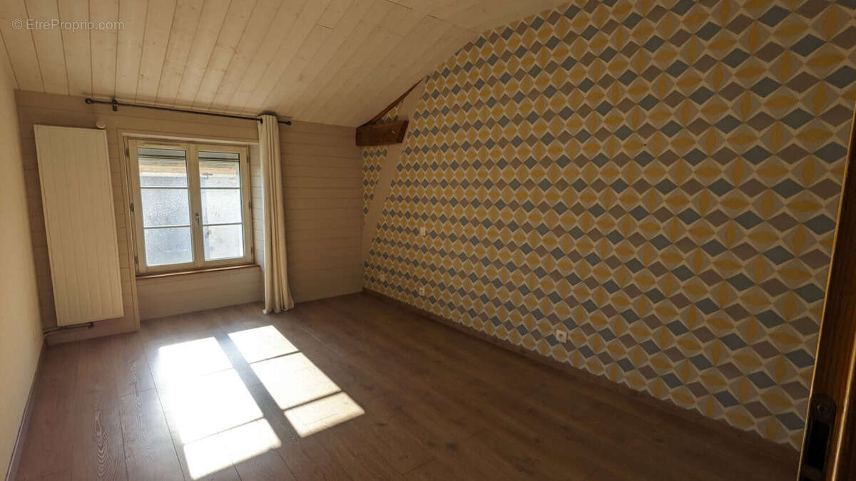 Maison à LA CHAPELLE-BATON