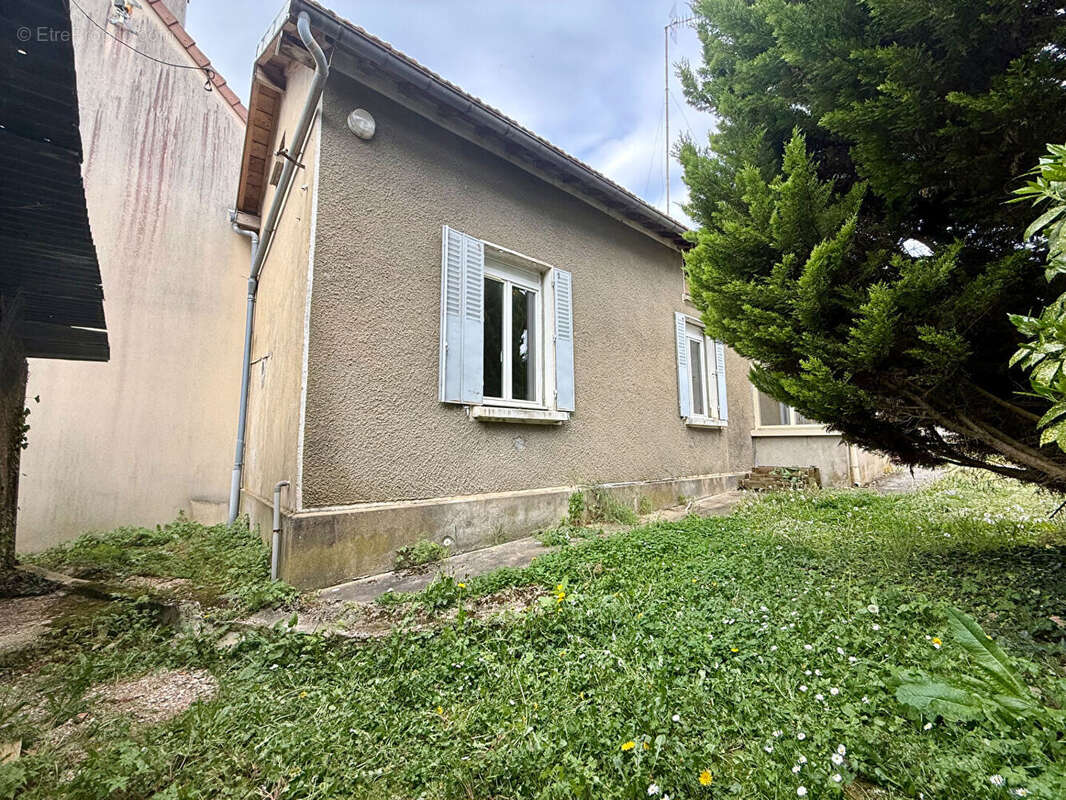 Maison à FLEURY-LA-VALLEE