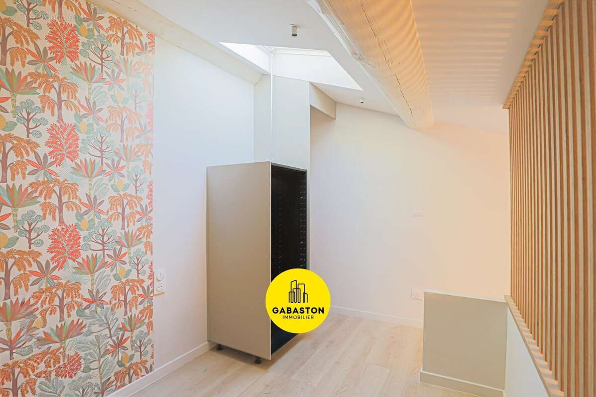 Appartement à MARSEILLE-4E