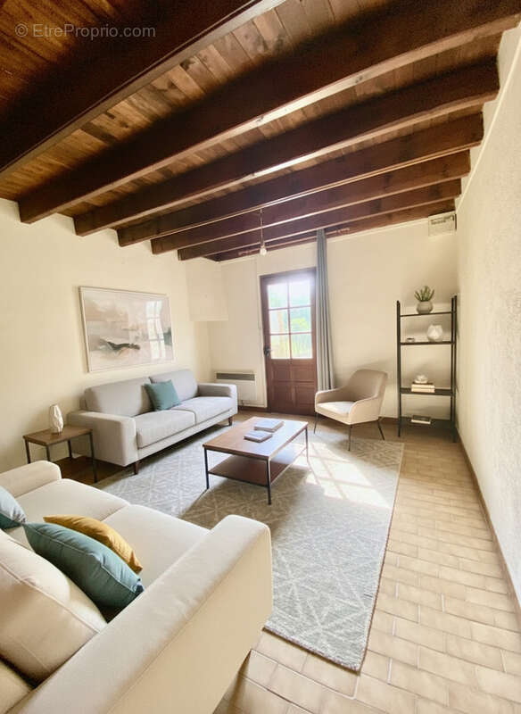 Maison de charme à un fort potentiel d'environ 85 m2 avec 591 m2 de terrain à Ardoix... - photo 4