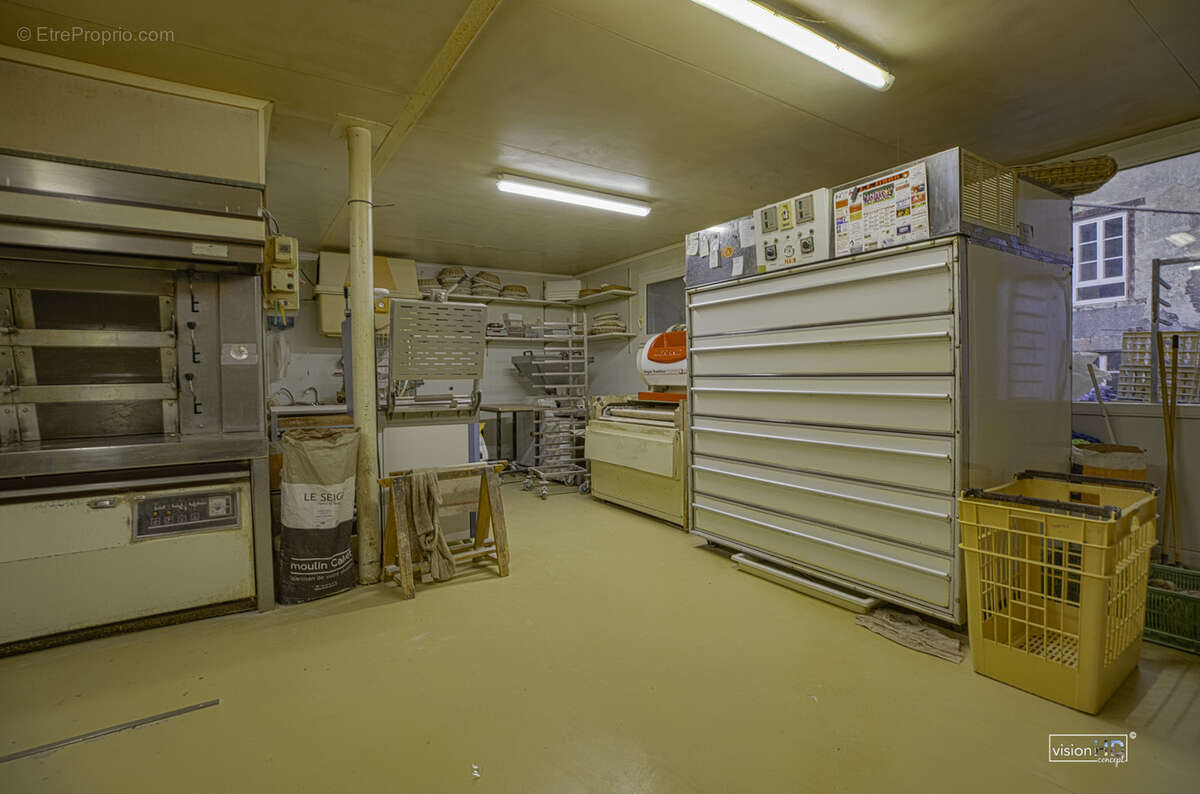 Commerce à LAROQUEBROU