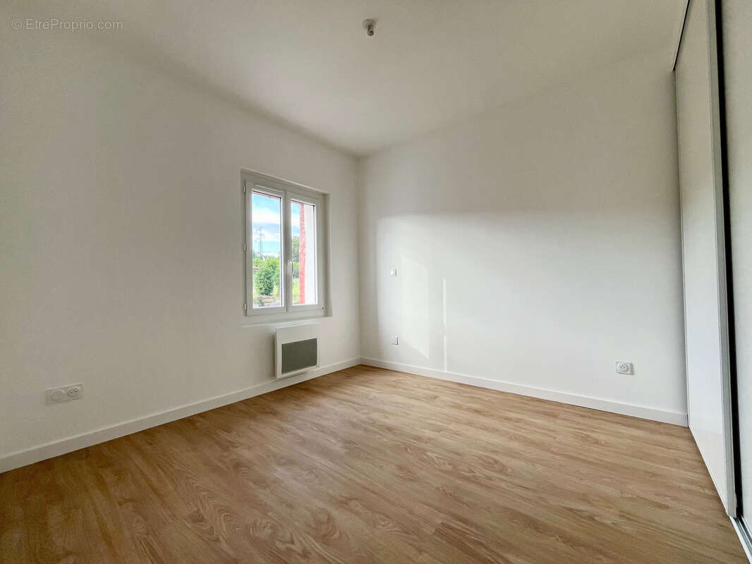 3 pieces proche belcenia renove a neuf petite copro, dernier etage avec cave et 2 parkings - photo 9