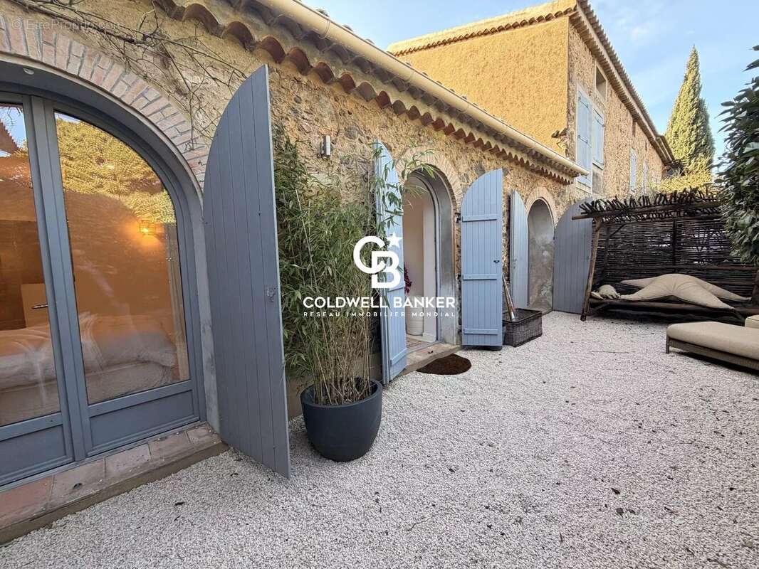 Mas provençal rénové avec piscine privée à Gassin - photo 7