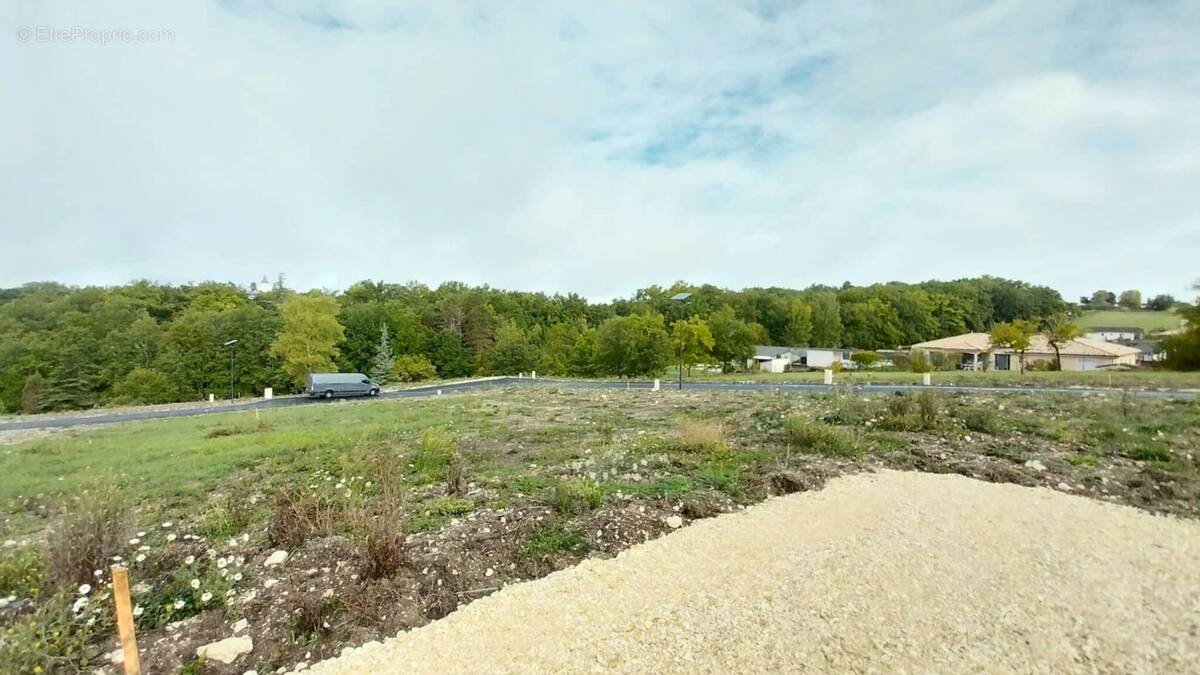 Terrain à CHAMPCEVINEL