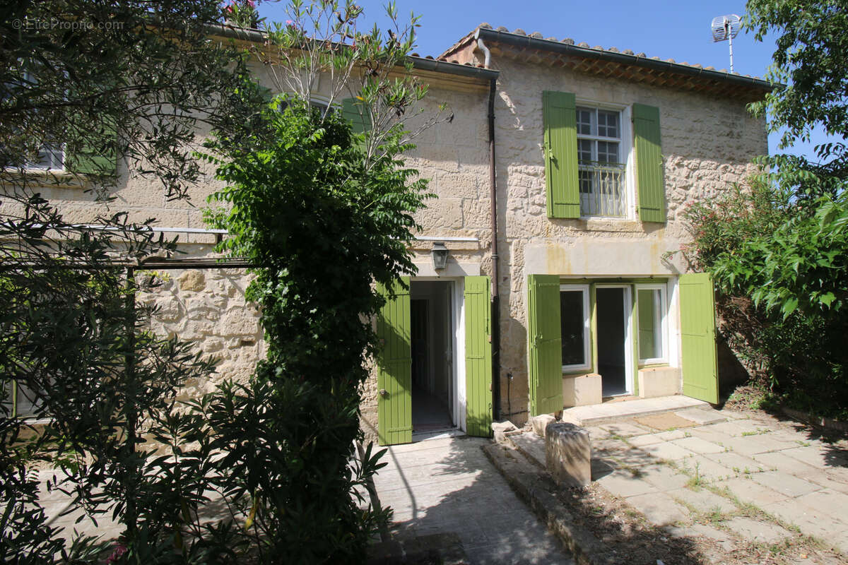 Maison à FONTVIEILLE