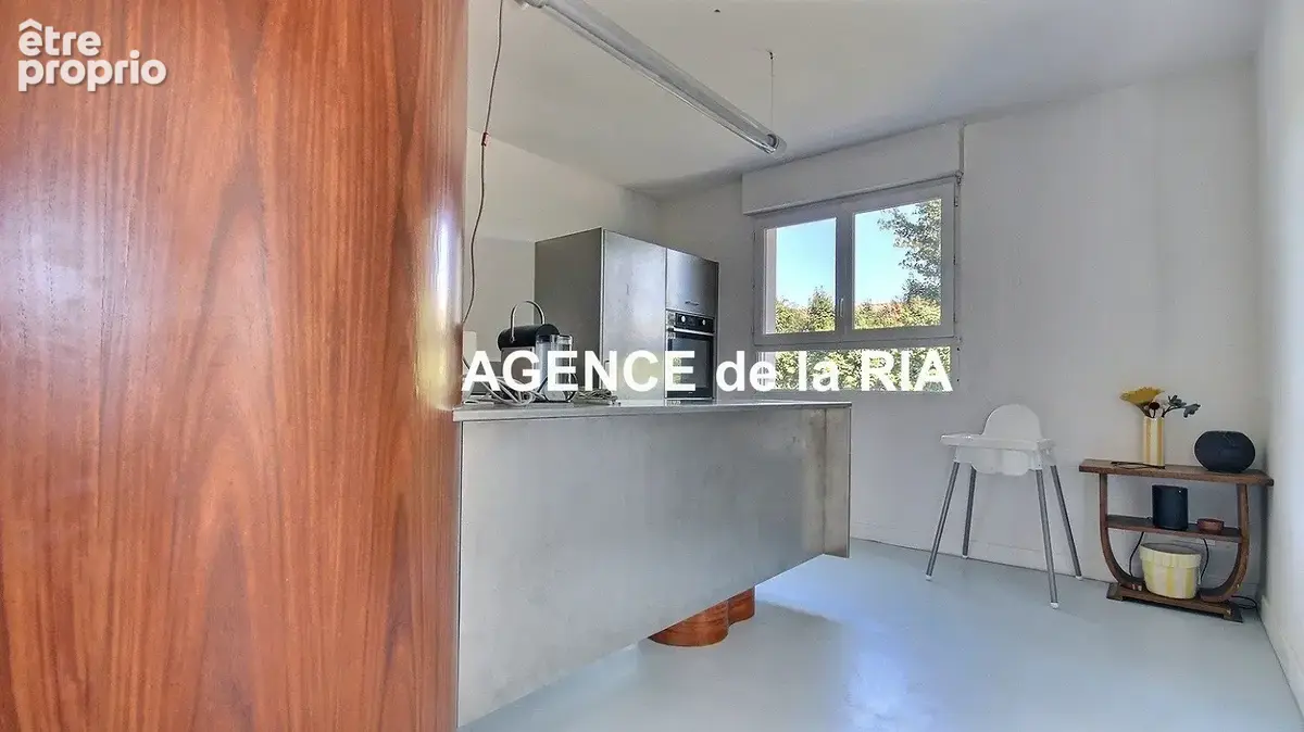 Maison familiale, 4 chambres et un bureau, piscine proche commodités - photo 4