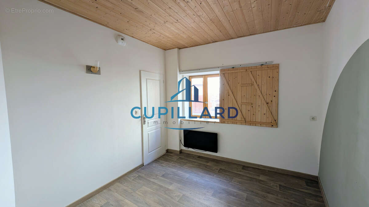 Villerest bourg, maison atypique en parfait état - photo 7